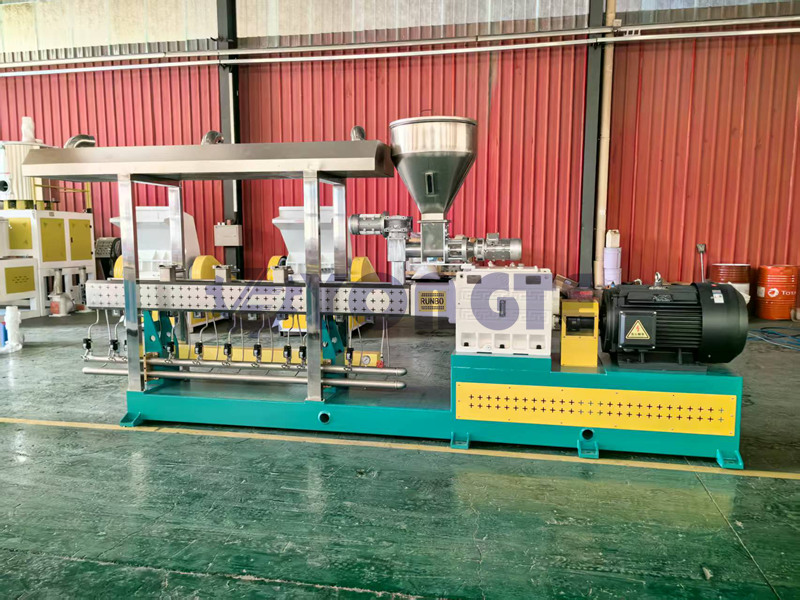 Plastik granülasyon makinesi için paralel çift vidalı ekstrüder