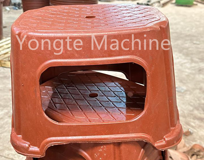 Yongte plastik ekstrüzyon ve kalıplama makinesi, plastik kovalara, plastik havzalara ve plastik sandalyelere plastik film israfı geri dönüştürmek için Afrika Müşteri Fabrikası'na monte edilmiştir.