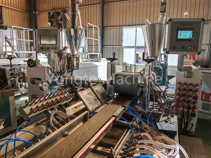 Yongte WPC Dökme Ekstrüzyon Makinesi Teslimattan önce başarıyla test edildi ve denetlendi