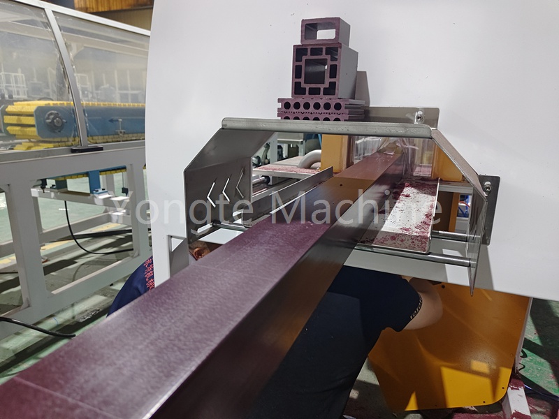 Üst düzey ahşap plastik profiller pazarı ısınmaya devam ediyor ve Yongte birlikte ekstrüzyon üretim hatları şirketlerin geliştirme fırsatlarını ele geçirmesine yardımcı oluyor.