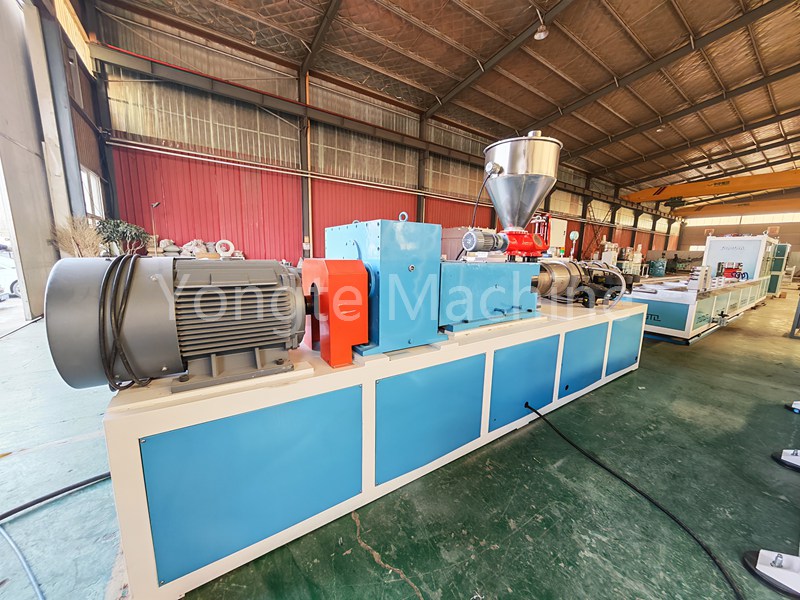 Yongte PVC profil makinesi, çilek dikim olukları üretmek için kullanılır