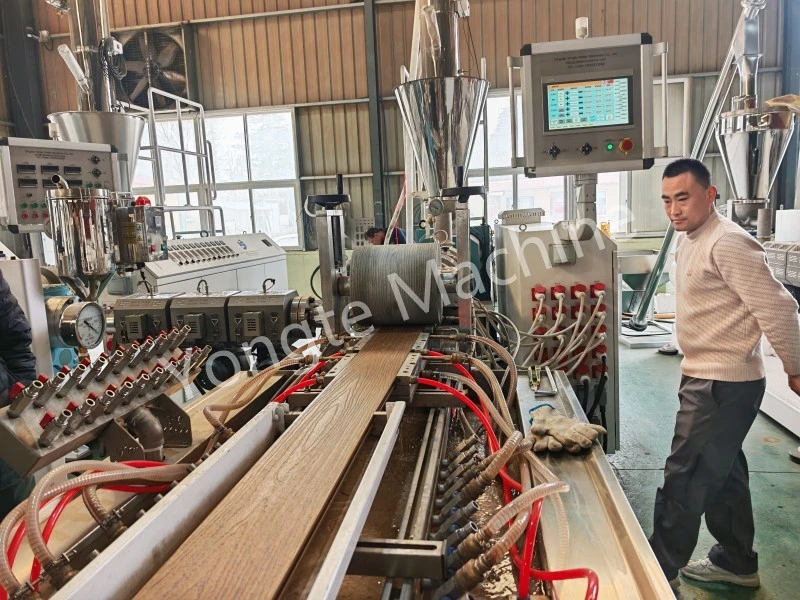 WPC zemin kaplama makinemizin kararlı çalışması