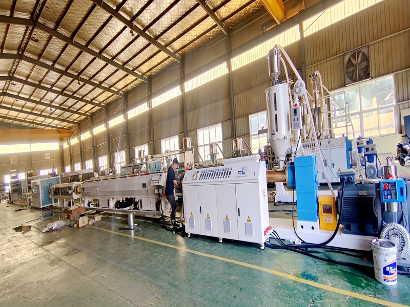 75-250mm yüksek hızlı PE boru ekstrüzyon ekipmanı
