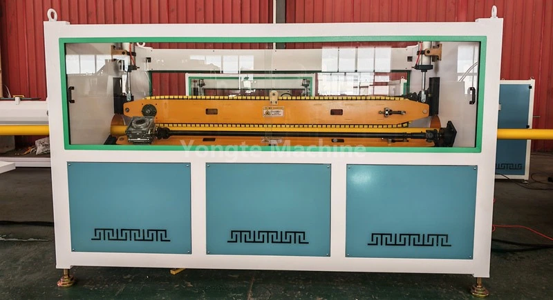 PE pipe traction machine