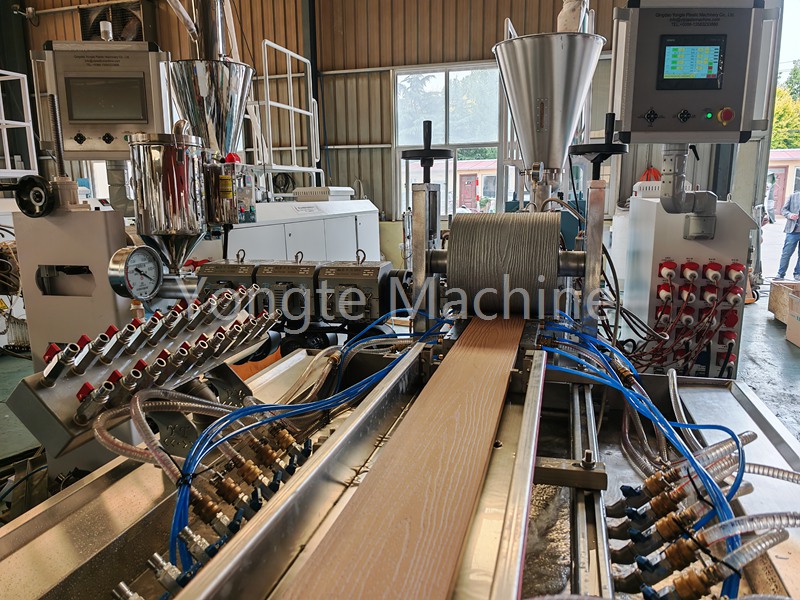 WPE Ahşap Plastik Kompozisyon WPC Ekstrüzyon Makinesi