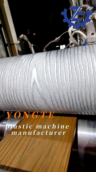 Yongte plastik makineler ahşap plastik döşeme endüstrisini güçlendirir ve Avrupa ve Amerikan Çevre Koruma pazarını derinden geliştirir.