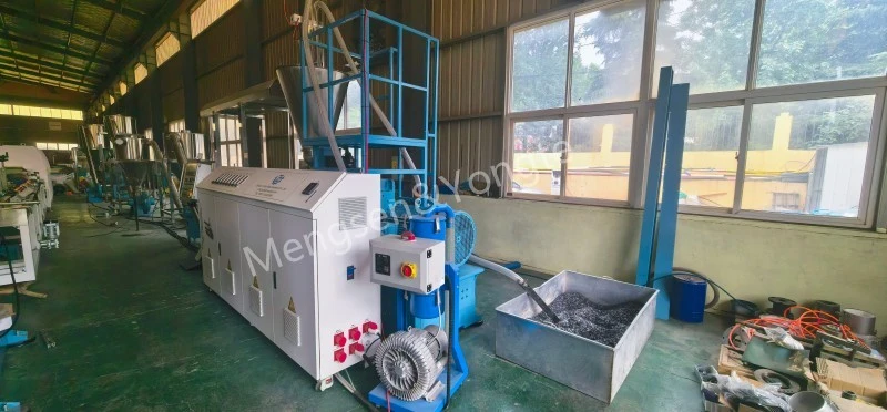Avrupalı ​​Müşteriler için Yüksek Performanslı Ahşap Plastik Kırma Makinesi